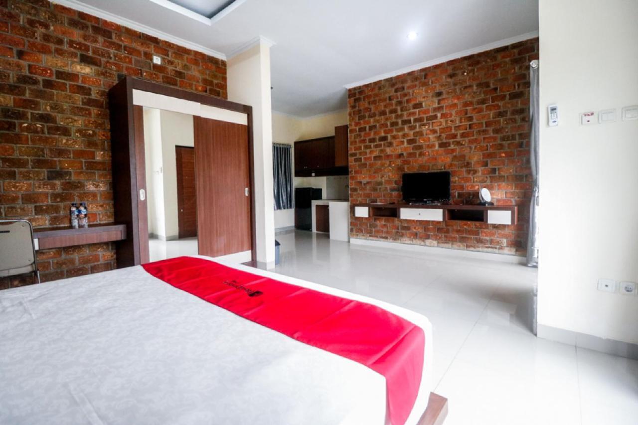 Reddoorz Plus Near Kualanamu Airport Medan Exterior photo